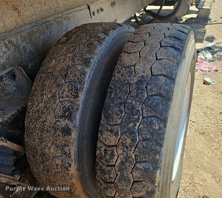 image for item EJ5413 2005 Freightliner  Business Class M2 refuse truck