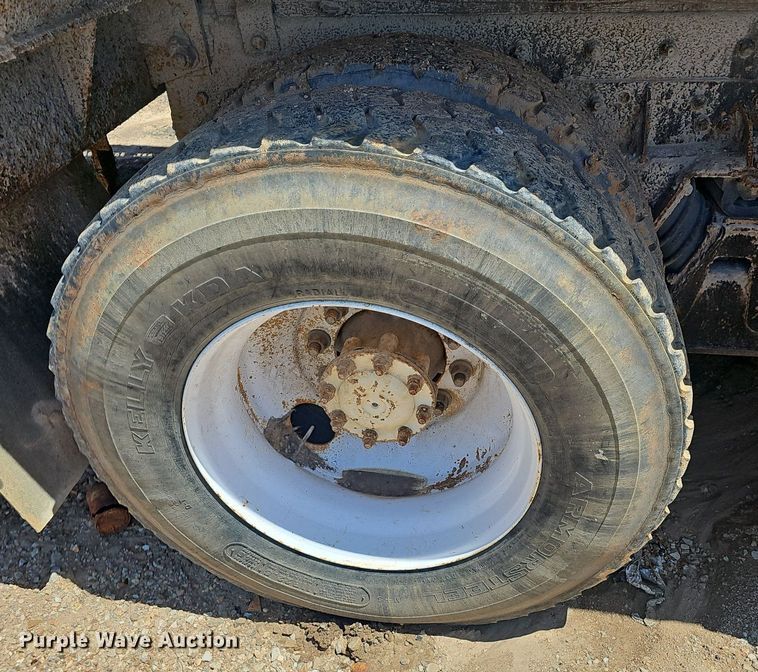 image for item EJ5413 2005 Freightliner  Business Class M2 refuse truck