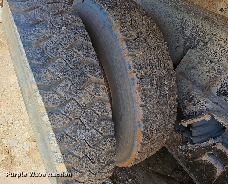 image for item EJ5413 2005 Freightliner  Business Class M2 refuse truck