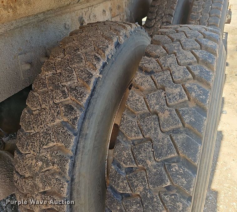 image for item EJ5413 2005 Freightliner  Business Class M2 refuse truck