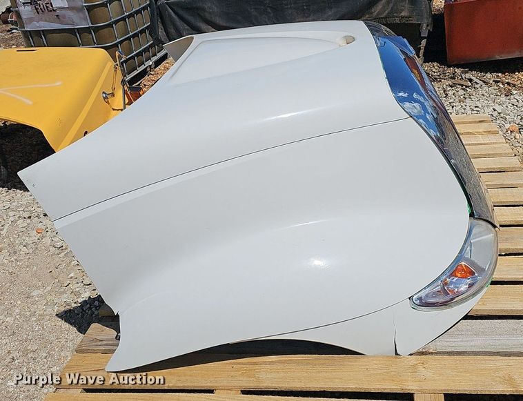 image for item EJ5421 International  truck hood