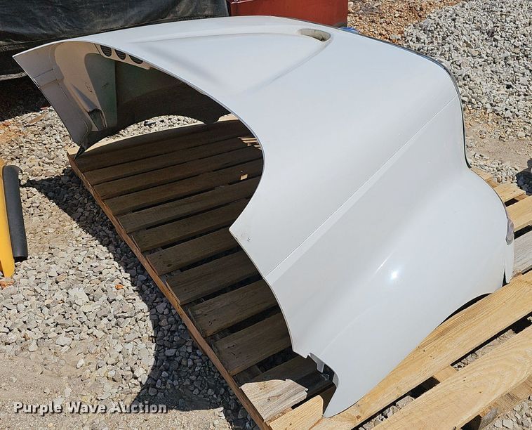 image for item EJ5421 International  truck hood