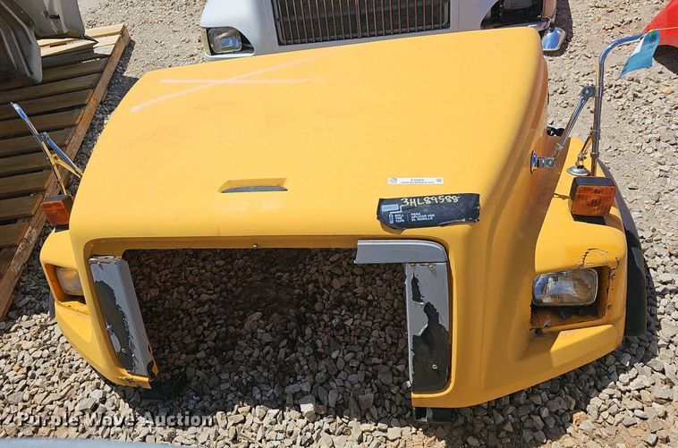 image for item EJ5422 2003 Freightliner FL80 truck hood