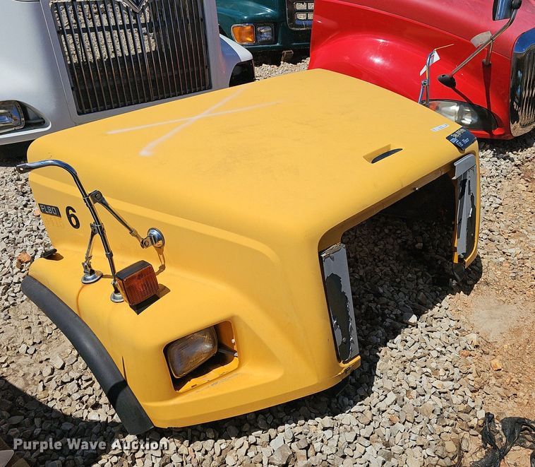 image for item EJ5422 2003 Freightliner FL80 truck hood