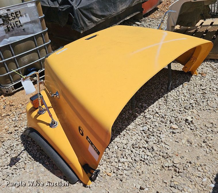 image for item EJ5422 2003 Freightliner FL80 truck hood