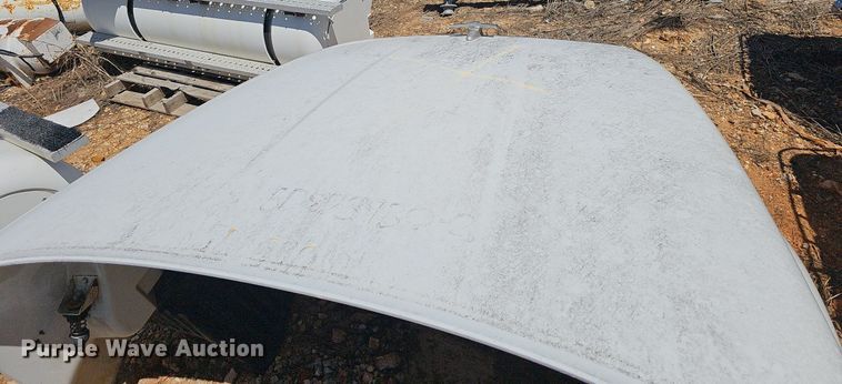 image for item EJ5423 2005 Peterbilt  387 truck hood