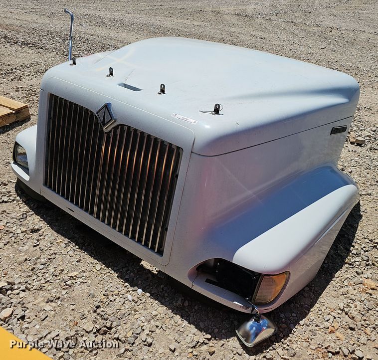 image for item EJ5425 International  truck hood