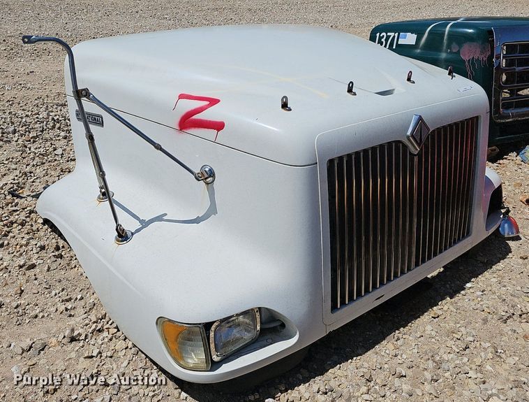 image for item EJ5425 International  truck hood