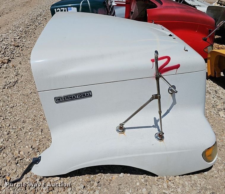 image for item EJ5425 International  truck hood