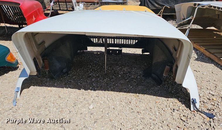 image for item EJ5425 International  truck hood