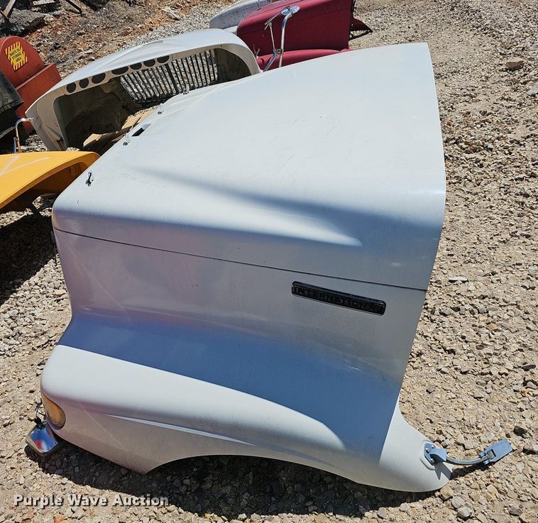 image for item EJ5425 International  truck hood
