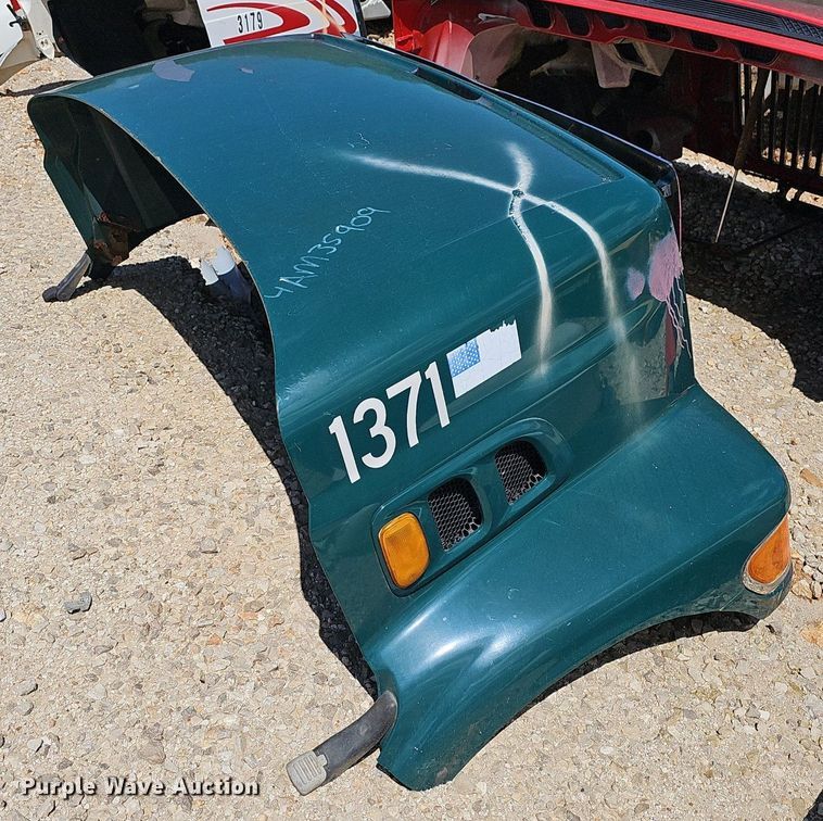 image for item EJ5426 2004 Sterling  L9500 truck hood