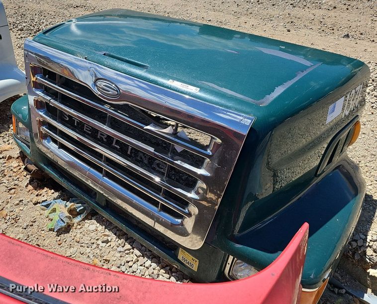 image for item EJ5426 2004 Sterling  L9500 truck hood