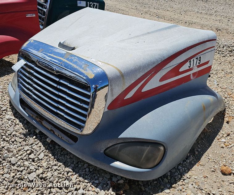image for item EJ5427 2006 Freightliner  Columbia 112 truck hood