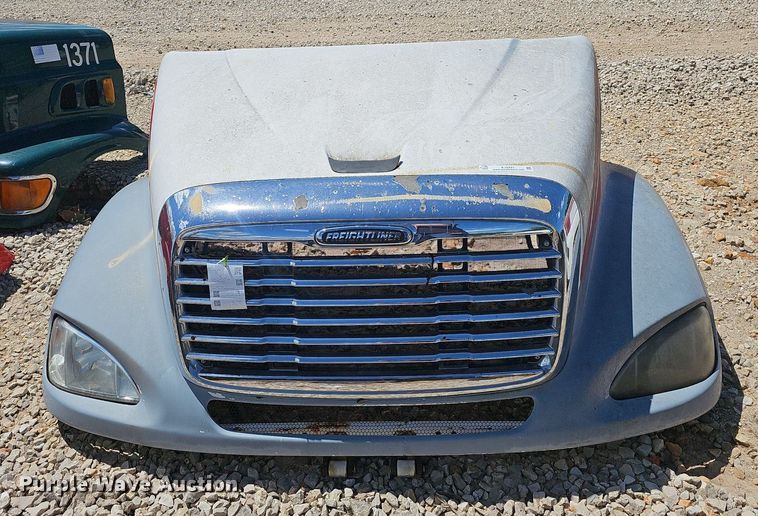 image for item EJ5427 2006 Freightliner  Columbia 112 truck hood