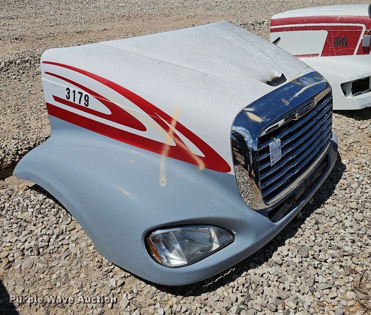 image for item EJ5427 2006 Freightliner  Columbia 112 truck hood