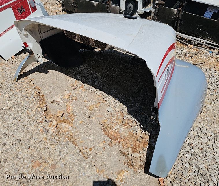 image for item EJ5427 2006 Freightliner  Columbia 112 truck hood