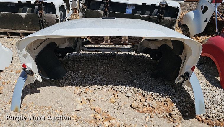 image for item EJ5427 2006 Freightliner  Columbia 112 truck hood