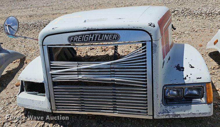 image for item EJ5428 1994 Freightliner  FLD112 truck hood