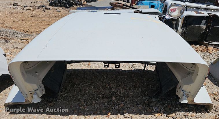 image for item EJ5428 1994 Freightliner  FLD112 truck hood