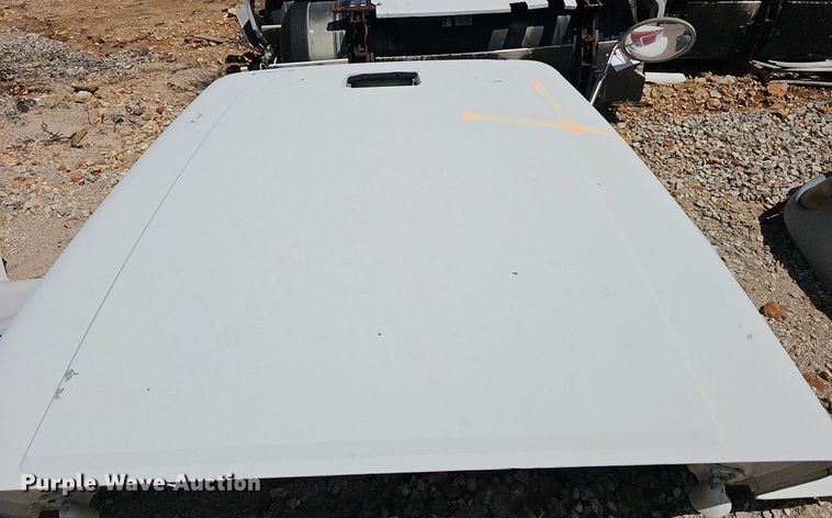 image for item EJ5428 1994 Freightliner  FLD112 truck hood