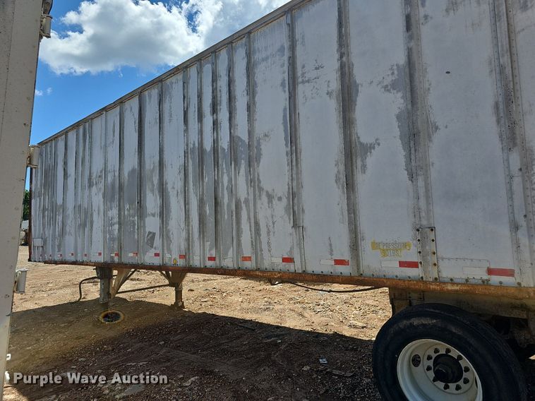 image for item EJ5430 1974 Fruehauf dry van trailer