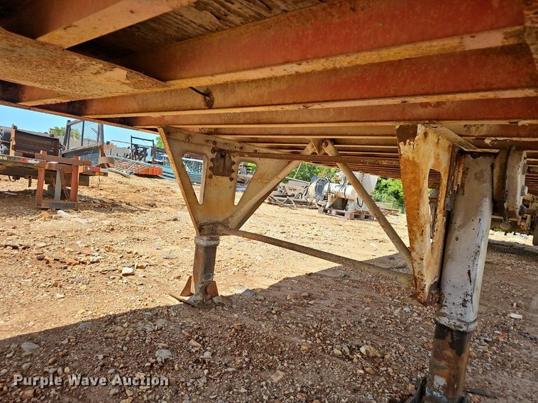 image for item EJ5430 1974 Fruehauf dry van trailer