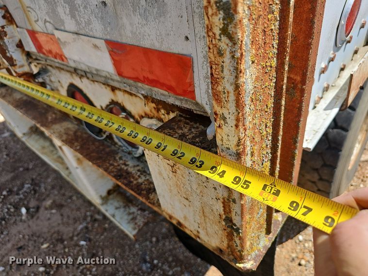 image for item EJ5430 1974 Fruehauf dry van trailer