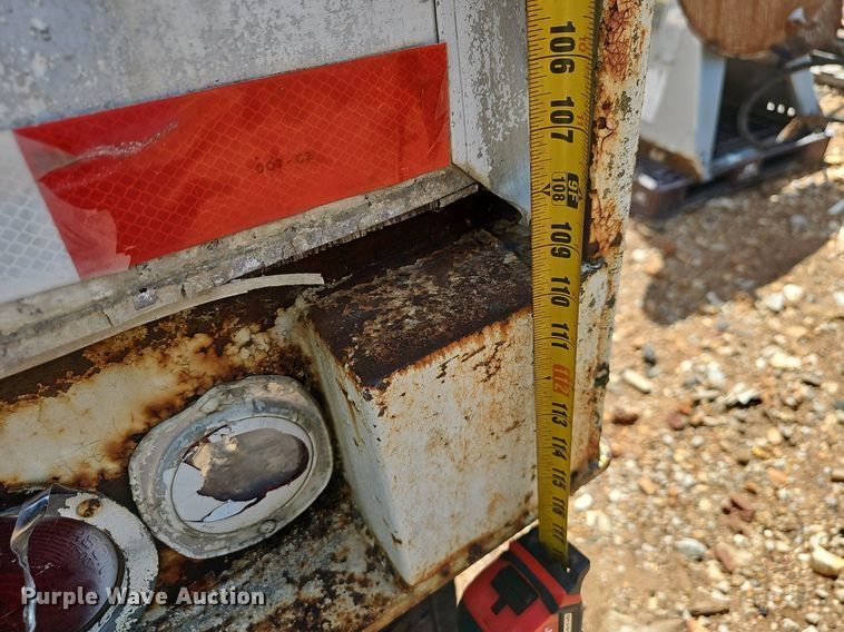 image for item EJ5430 1974 Fruehauf dry van trailer