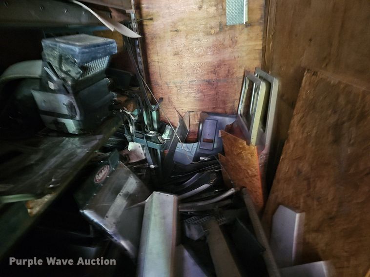 image for item EJ5430 1974 Fruehauf dry van trailer