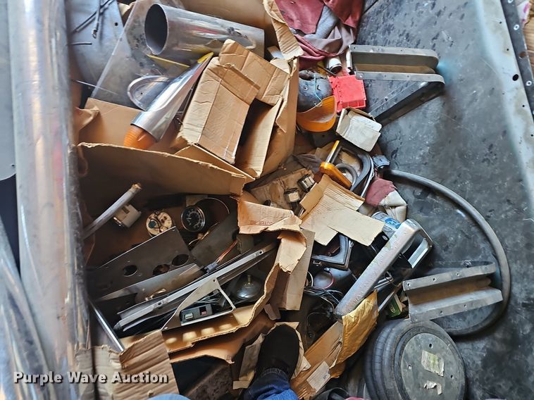 image for item EJ5430 1974 Fruehauf dry van trailer