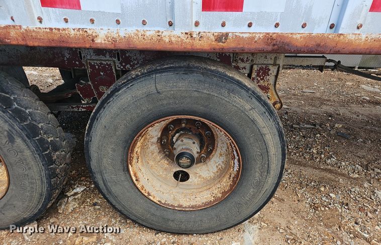 image for item EJ5430 1974 Fruehauf dry van trailer