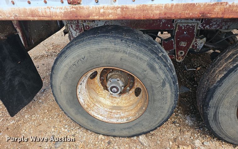 image for item EJ5430 1974 Fruehauf dry van trailer