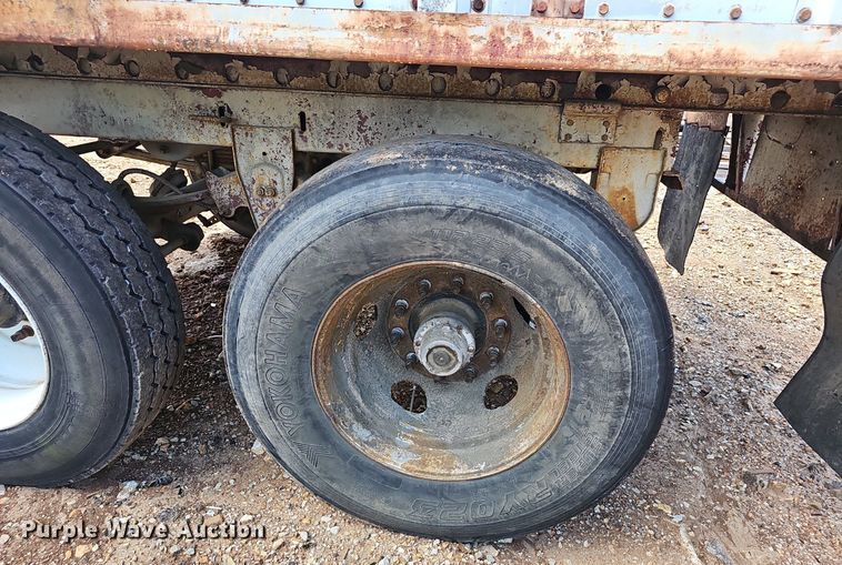 image for item EJ5430 1974 Fruehauf dry van trailer