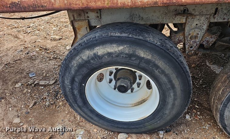 image for item EJ5430 1974 Fruehauf dry van trailer