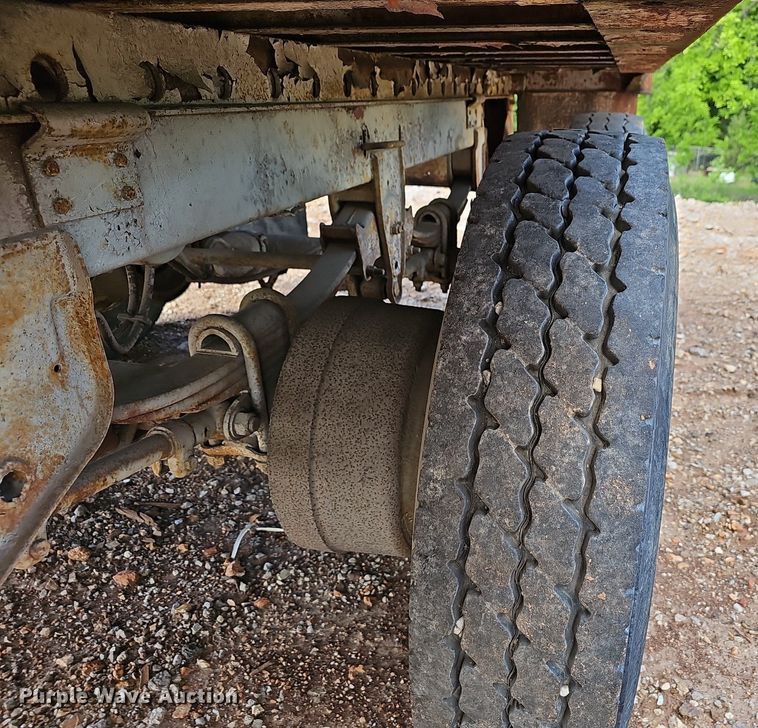 image for item EJ5430 1974 Fruehauf dry van trailer