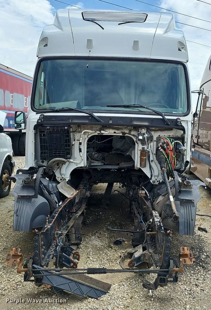 image for item EJ5471 2007 Volvo  VNL truck cab and chassis