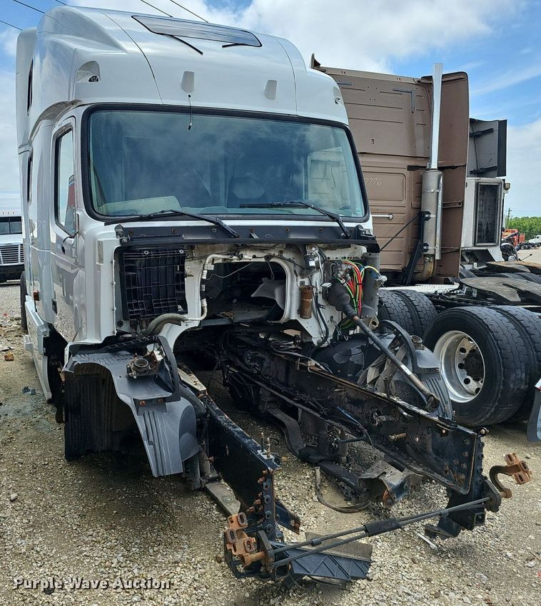 image for item EJ5471 2007 Volvo  VNL truck cab and chassis