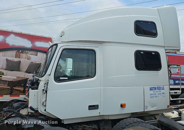 image for item EJ5471 2007 Volvo  VNL truck cab and chassis