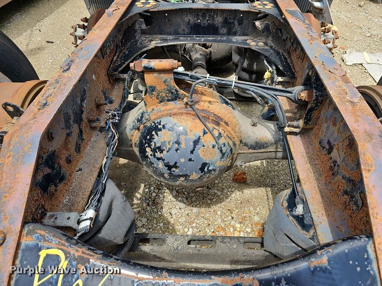 image for item EJ5471 2007 Volvo  VNL truck cab and chassis