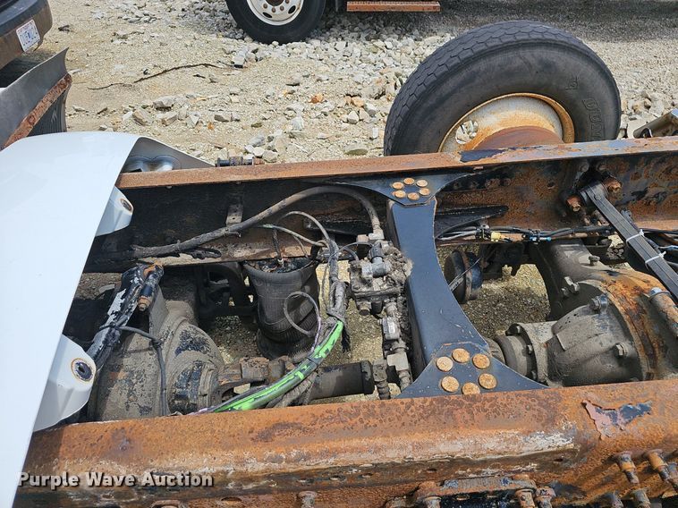 image for item EJ5471 2007 Volvo  VNL truck cab and chassis