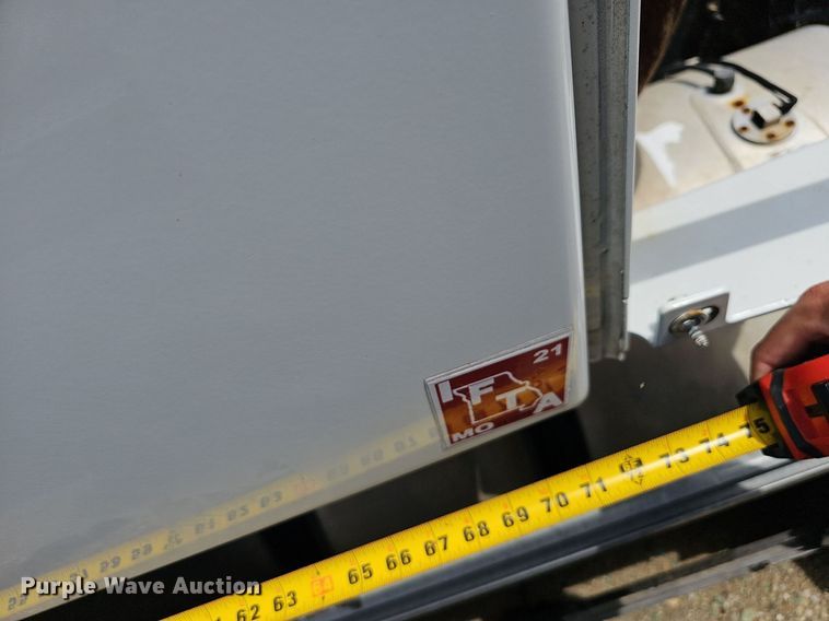 image for item EJ5471 2007 Volvo  VNL truck cab and chassis