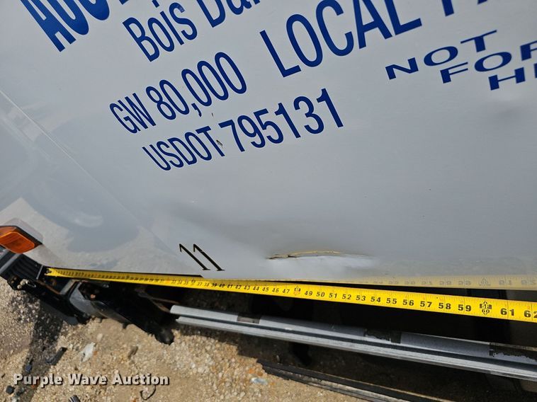 image for item EJ5471 2007 Volvo  VNL truck cab and chassis