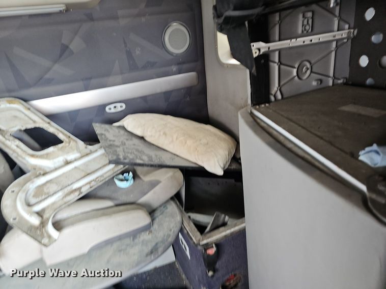 image for item EJ5471 2007 Volvo  VNL truck cab and chassis