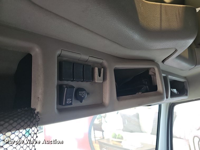 image for item EJ5471 2007 Volvo  VNL truck cab and chassis