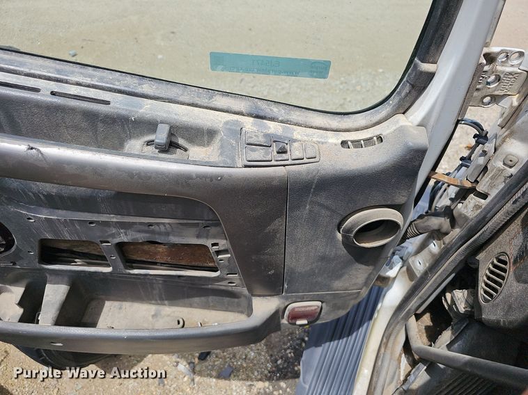 image for item EJ5471 2007 Volvo  VNL truck cab and chassis