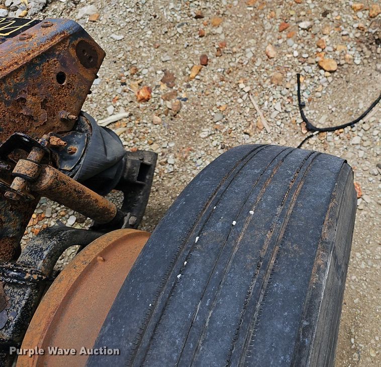 image for item EJ5471 2007 Volvo  VNL truck cab and chassis