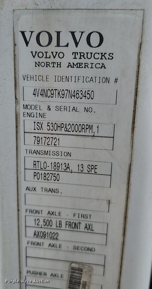 image for item EJ5471 2007 Volvo  VNL truck cab and chassis