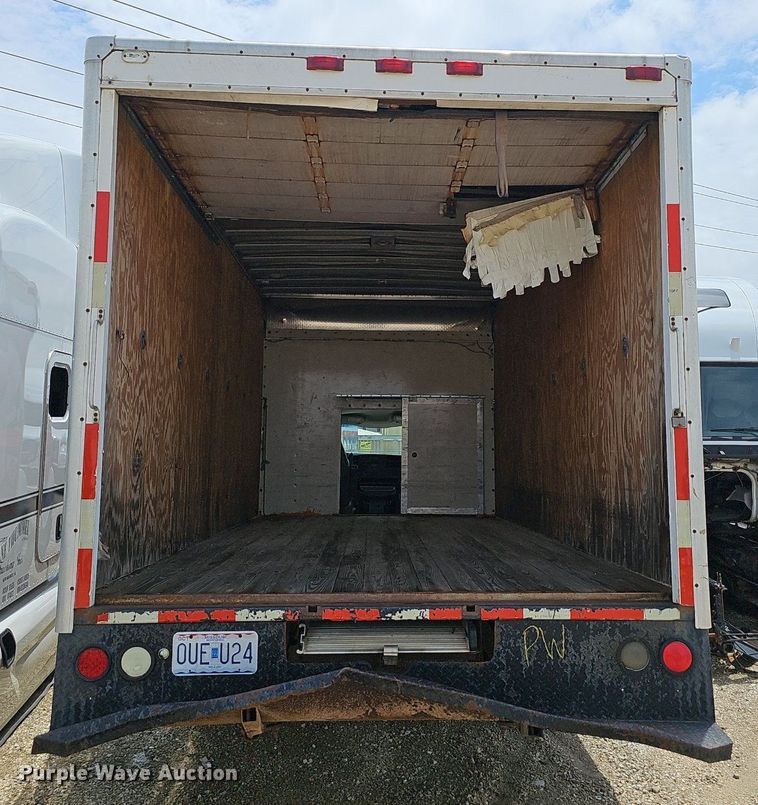 image for item EJ5472 2006 Chevrolet  Express 3500 box truck