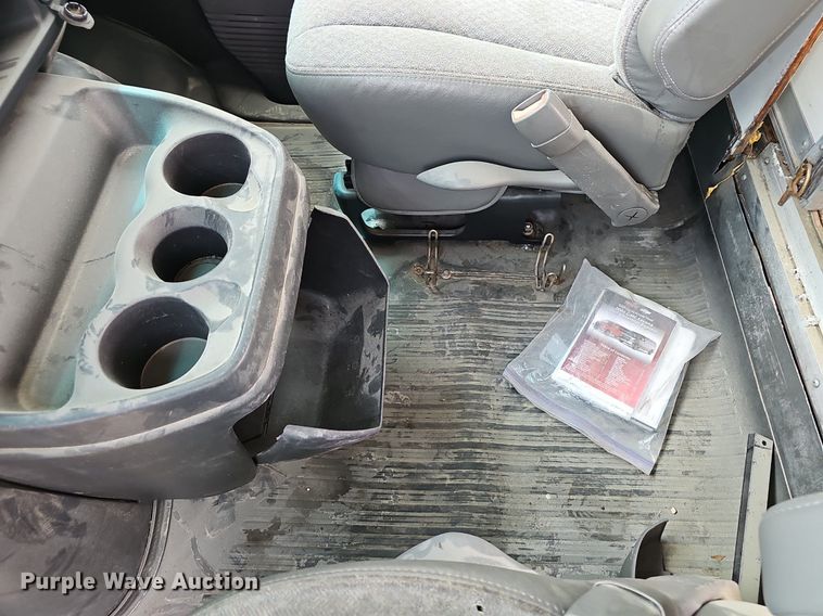 image for item EJ5472 2006 Chevrolet  Express 3500 box truck